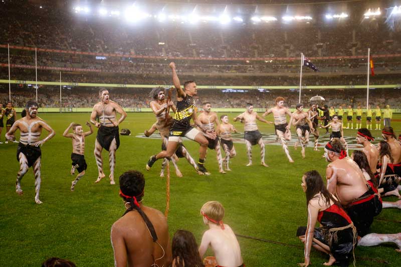 Richmond AFL, VFL and VFLW players embrace cultural dances